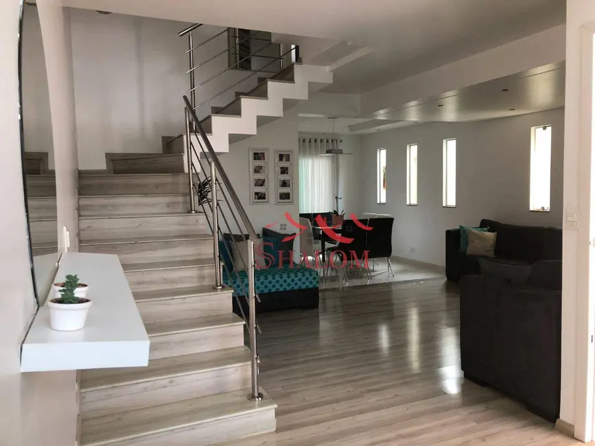 Sobrado com 4 quartos à venda, 230m2 em Jardim Bela Vista, Maringa - PR - imagem 3 Foto 3 de Sobrado com 4 quartos à venda, 230m2 em Jardim Bela Vista, Maringa - PR