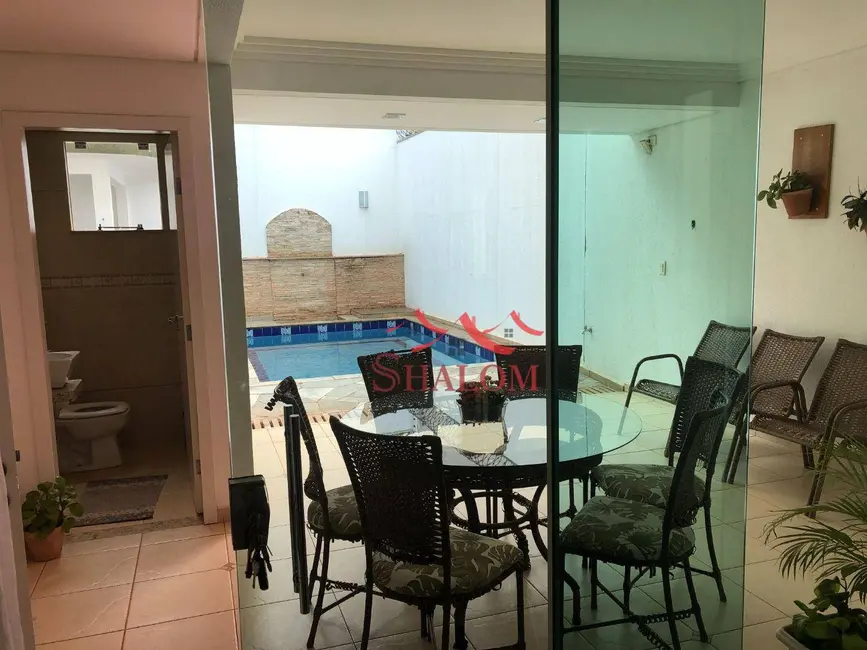Sobrado com 4 quartos à venda, 230m2 em Jardim Bela Vista, Maringa - PR - imagem 7 Foto 7 de Sobrado com 4 quartos à venda, 230m2 em Jardim Bela Vista, Maringa - PR