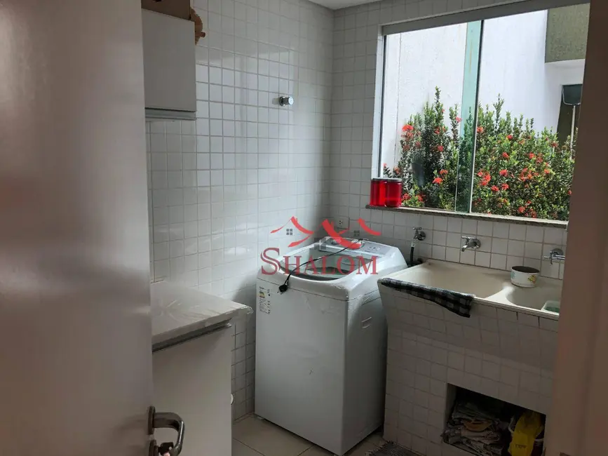 Sobrado com 4 quartos à venda, 230m2 em Jardim Bela Vista, Maringa - PR - imagem 8 Foto 8 de Sobrado com 4 quartos à venda, 230m2 em Jardim Bela Vista, Maringa - PR