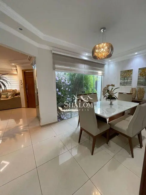 Casa com 3 quartos à venda, 300m2 em Jardim Monte Rei, Maringa - PR - imagem 3 Foto 3 de Casa com 3 quartos à venda, 300m2 em Jardim Monte Rei, Maringa - PR