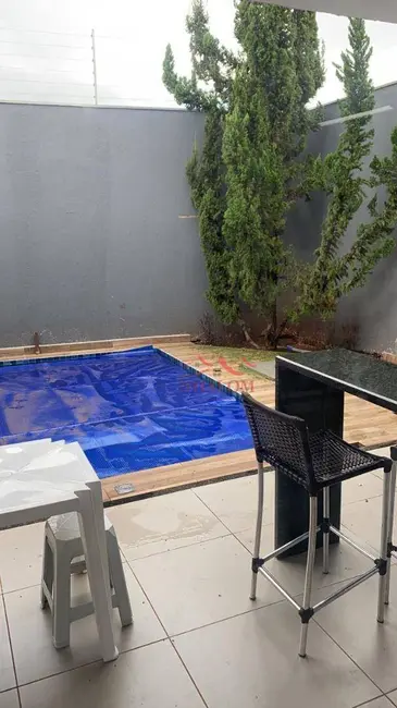Sobrado com 4 quartos à venda, 150m2 em Jardim Itália, Maringa - PR - imagem 8 Foto 8 de Sobrado com 4 quartos à venda, 150m2 em Jardim Itália, Maringa - PR