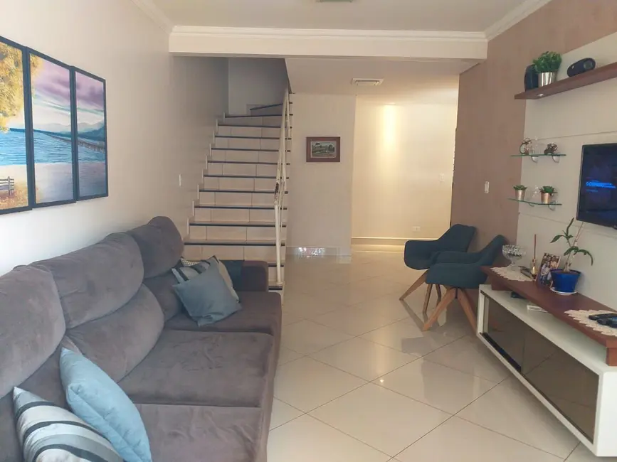 Sobrado com 3 quartos à venda, 177m2 em Jardim Itália II, Maringa - PR - imagem 5 Foto 5 de Sobrado com 3 quartos à venda, 177m2 em Jardim Itália II, Maringa - PR