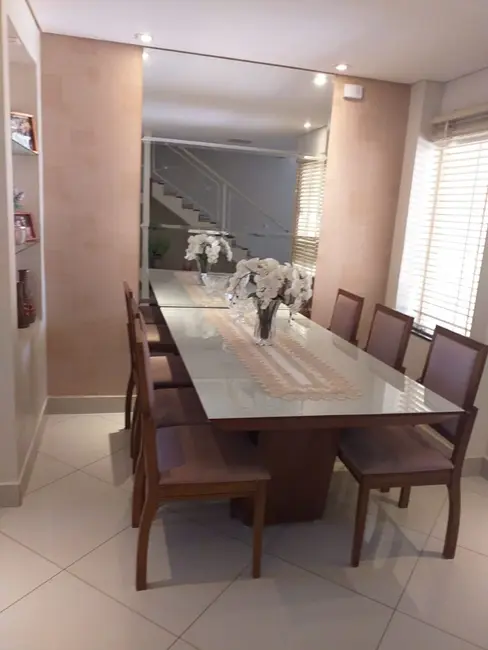 Sobrado com 3 quartos à venda, 177m2 em Jardim Itália II, Maringa - PR - imagem 8 Foto 8 de Sobrado com 3 quartos à venda, 177m2 em Jardim Itália II, Maringa - PR