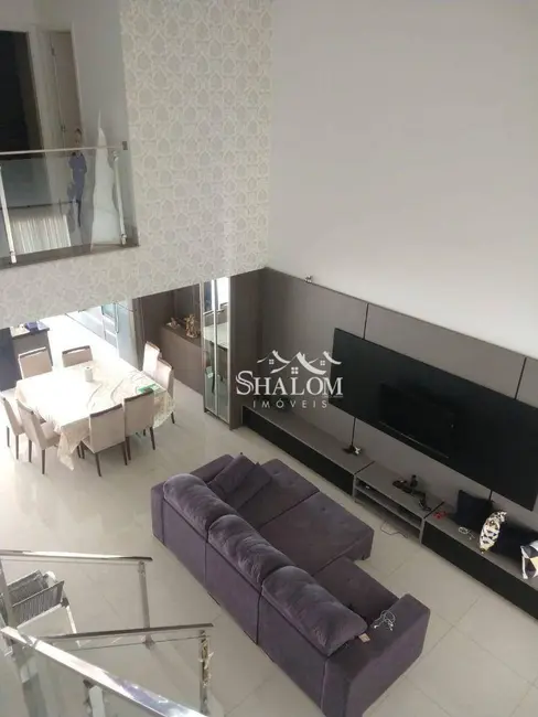 Sobrado com 3 quartos à venda, 178m2 em Jardim Itália II, Maringa - PR - imagem 4 Foto 4 de Sobrado com 3 quartos à venda, 178m2 em Jardim Itália II, Maringa - PR