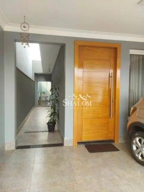 Casa com 3 quartos à venda, 206m2 em Maringa - PR - imagem 4 Foto 4 de Casa com 3 quartos à venda, 206m2 em Maringa - PR