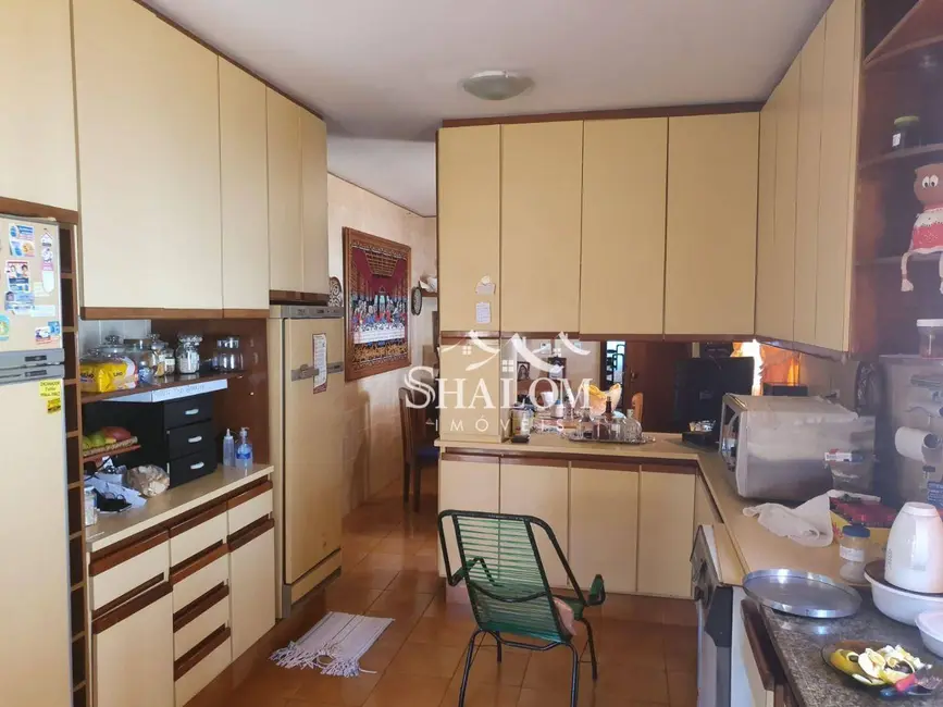 Sobrado com 4 quartos à venda, 1373m2 em Zona 08, Maringa - PR - imagem 5 Foto 5 de Sobrado com 4 quartos à venda, 1373m2 em Zona 08, Maringa - PR