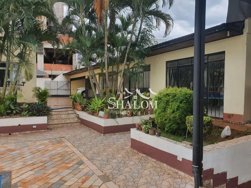 Sobrado com 4 quartos à venda, 1373m2 em Zona 08, Maringa - PR - imagem 3 Foto 3 de Sobrado com 4 quartos à venda, 1373m2 em Zona 08, Maringa - PR
