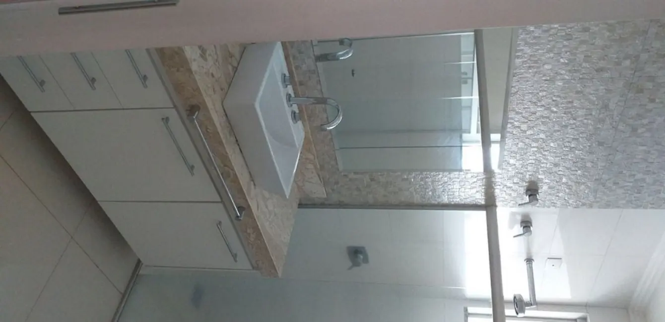 Sobrado com 3 quartos à venda, 200m2 em Maringa - PR - imagem 5 Foto 5 de Sobrado com 3 quartos à venda, 200m2 em Maringa - PR