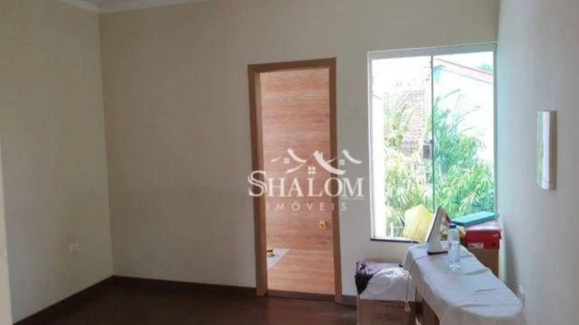 Sobrado com 2 quartos à venda, 270m2 em Jardim Novo Bertioga, Sarandi - PR - imagem 3 Foto 3 de Sobrado com 2 quartos à venda, 270m2 em Jardim Novo Bertioga, Sarandi - PR