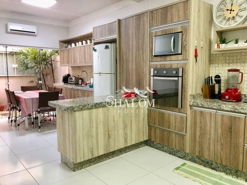 Casa com 2 quartos à venda, 162m2 em Zona 22, Maringa - PR - imagem 5 Foto 5 de Casa com 2 quartos à venda, 162m2 em Zona 22, Maringa - PR