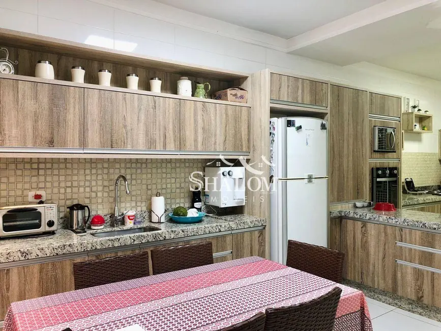 Casa com 2 quartos à venda, 162m2 em Zona 22, Maringa - PR - imagem 3 Foto 3 de Casa com 2 quartos à venda, 162m2 em Zona 22, Maringa - PR