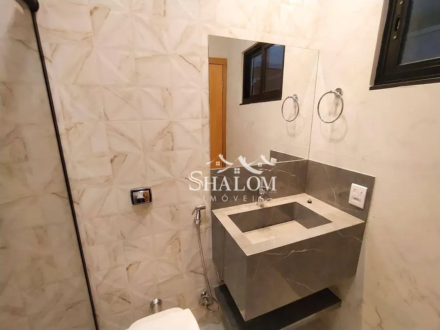 Casa com 3 quartos à venda, 200m2 em Maringa - PR - imagem 5 Foto 5 de Casa com 3 quartos à venda, 200m2 em Maringa - PR