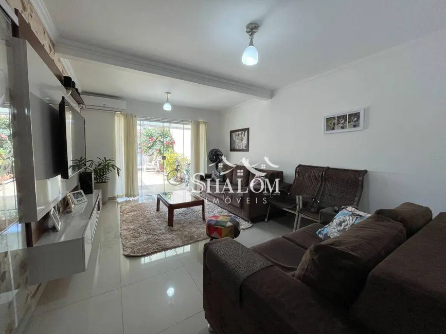 Sobrado com 3 quartos à venda, 270m2 em Zona 08, Maringa - PR - imagem 3 Foto 3 de Sobrado com 3 quartos à venda, 270m2 em Zona 08, Maringa - PR