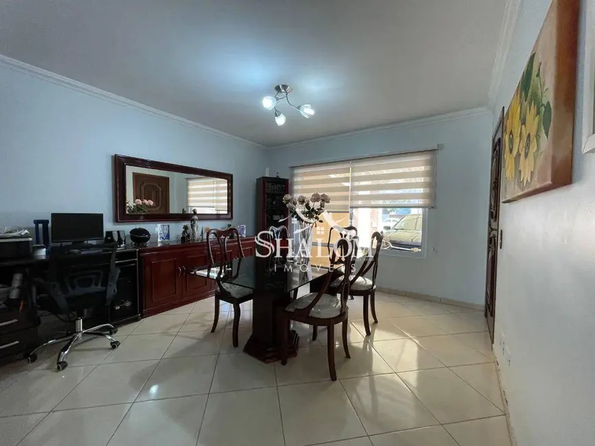 Sobrado com 3 quartos à venda, 270m2 em Zona 08, Maringa - PR - imagem 7 Foto 7 de Sobrado com 3 quartos à venda, 270m2 em Zona 08, Maringa - PR