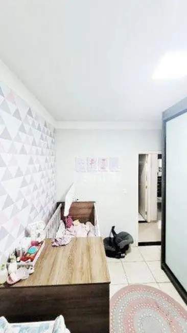 Sobrado com 3 quartos à venda, 200m2 em Conjunto Habitacional João de Barro Thaís, Maringa - PR - imagem 6 Foto 6 de Sobrado com 3 quartos à venda, 200m2 em Conjunto Habitacional João de Barro Thaís, Maringa - PR