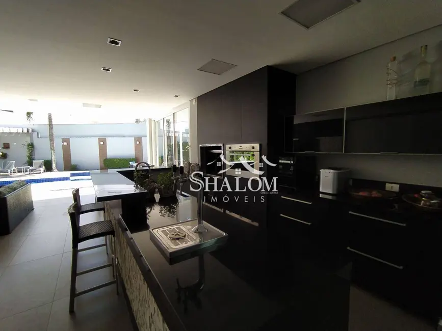 Sobrado com 4 quartos à venda, 690m2 em Zona 02, Maringa - PR - imagem 7 Foto 7 de Sobrado com 4 quartos à venda, 690m2 em Zona 02, Maringa - PR