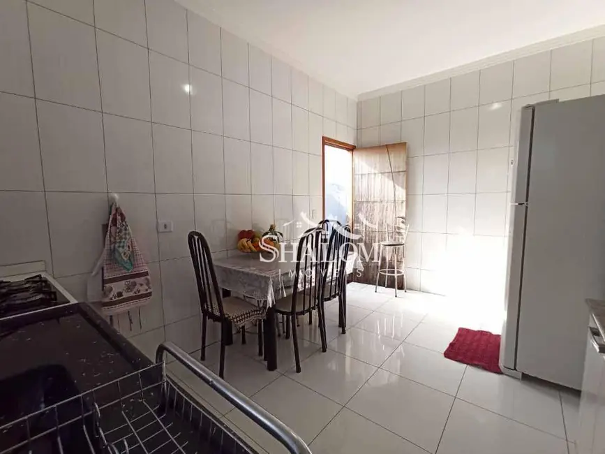 Casa com 3 quartos à venda, 150m2 em Maringa - PR - imagem 5 Foto 5 de Casa com 3 quartos à venda, 150m2 em Maringa - PR