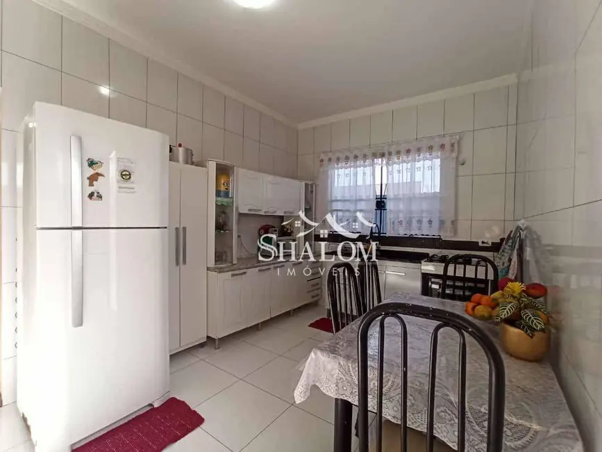 Casa com 3 quartos à venda, 150m2 em Maringa - PR - imagem 4 Foto 4 de Casa com 3 quartos à venda, 150m2 em Maringa - PR