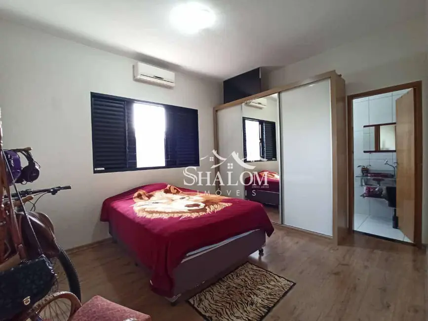 Casa com 3 quartos à venda, 150m2 em Maringa - PR - imagem 6 Foto 6 de Casa com 3 quartos à venda, 150m2 em Maringa - PR