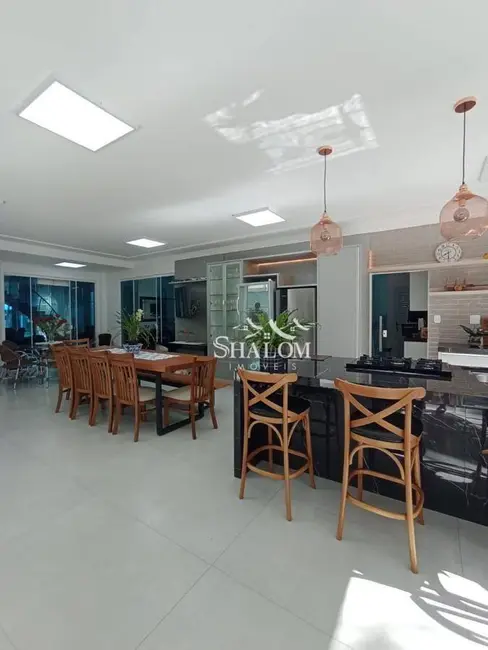 Sobrado com 3 quartos à venda, 800m2 em Zona 08, Maringa - PR - imagem 4 Foto 4 de Sobrado com 3 quartos à venda, 800m2 em Zona 08, Maringa - PR