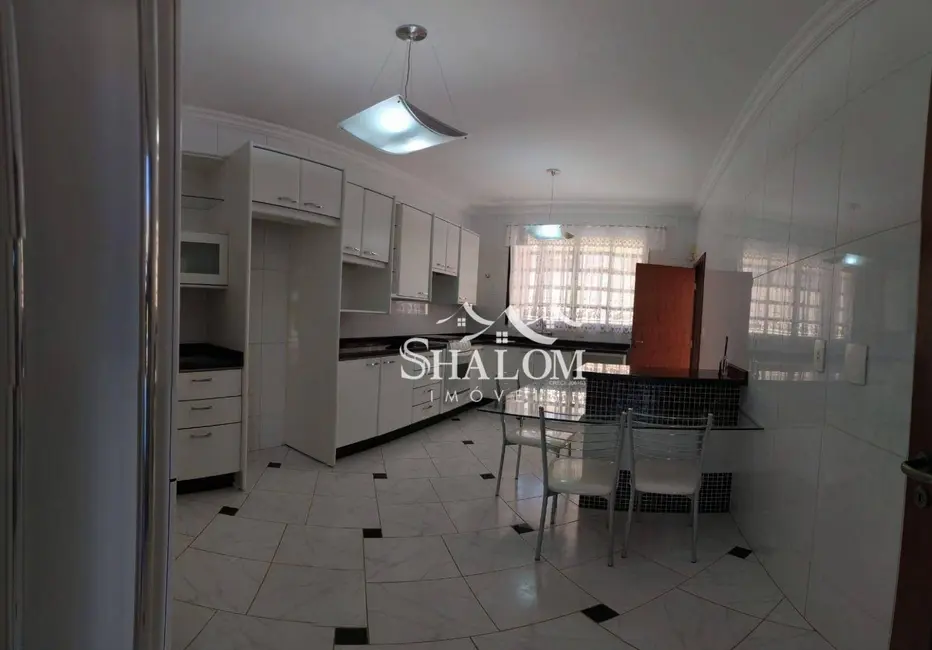 Sobrado com 4 quartos à venda, 700m2 em Maringa - PR - imagem 7 Foto 7 de Sobrado com 4 quartos à venda, 700m2 em Maringa - PR