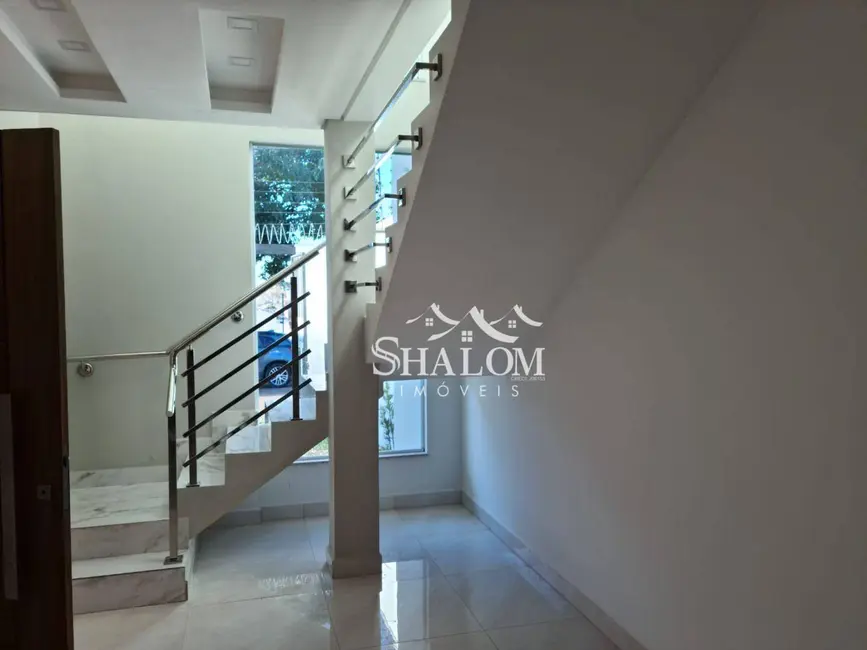 Casa com 3 quartos à venda, 150m2 em Jardim Ipanema, Maringa - PR - imagem 3 Foto 3 de Casa com 3 quartos à venda, 150m2 em Jardim Ipanema, Maringa - PR