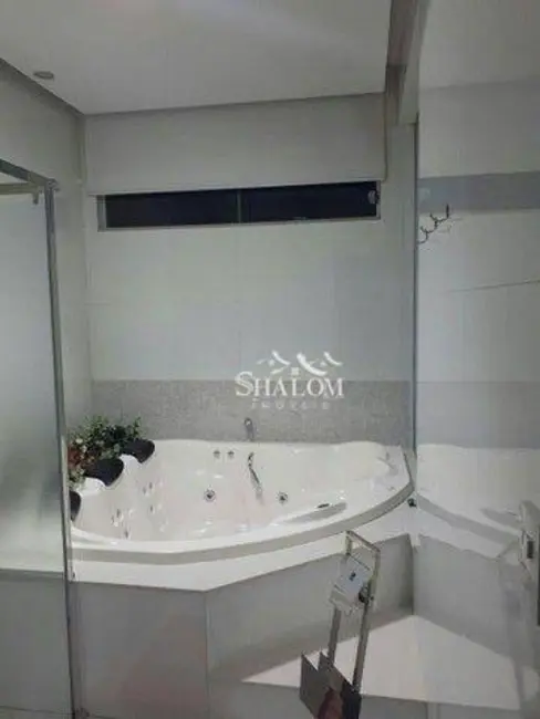 Sobrado com 3 quartos à venda, 200m2 em Jardim Monte Rei, Maringa - PR - imagem 6 Foto 6 de Sobrado com 3 quartos à venda, 200m2 em Jardim Monte Rei, Maringa - PR