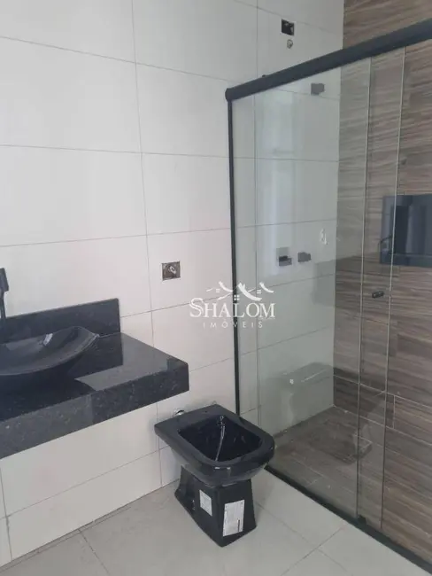 Casa com 3 quartos à venda, 200m2 em Jardim Espanha, Maringa - PR - imagem 7 Foto 7 de Casa com 3 quartos à venda, 200m2 em Jardim Espanha, Maringa - PR