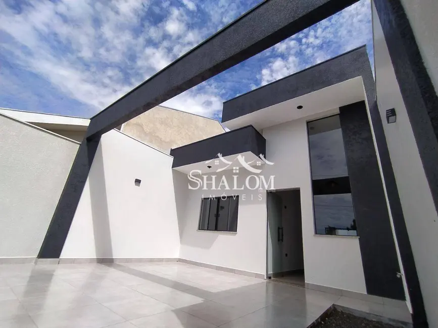 Foto 1 de Casa com 2 quartos à venda, 150m2 em Marialva - PR