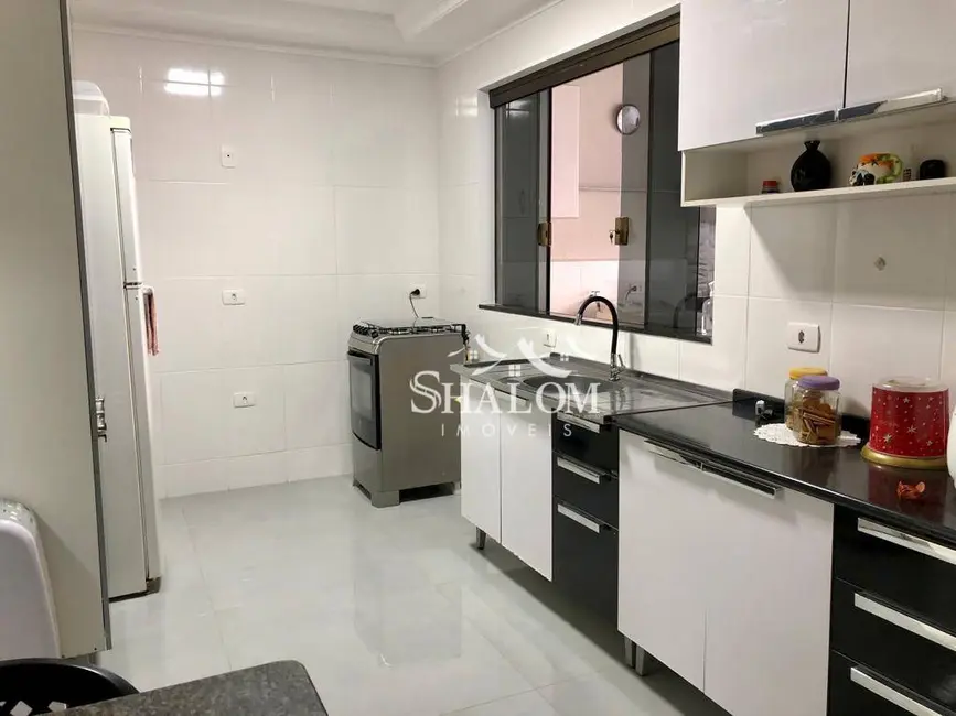 Sobrado com 3 quartos à venda, 150m2 em Jardim Diamante, Maringa - PR - imagem 7 Foto 7 de Sobrado com 3 quartos à venda, 150m2 em Jardim Diamante, Maringa - PR