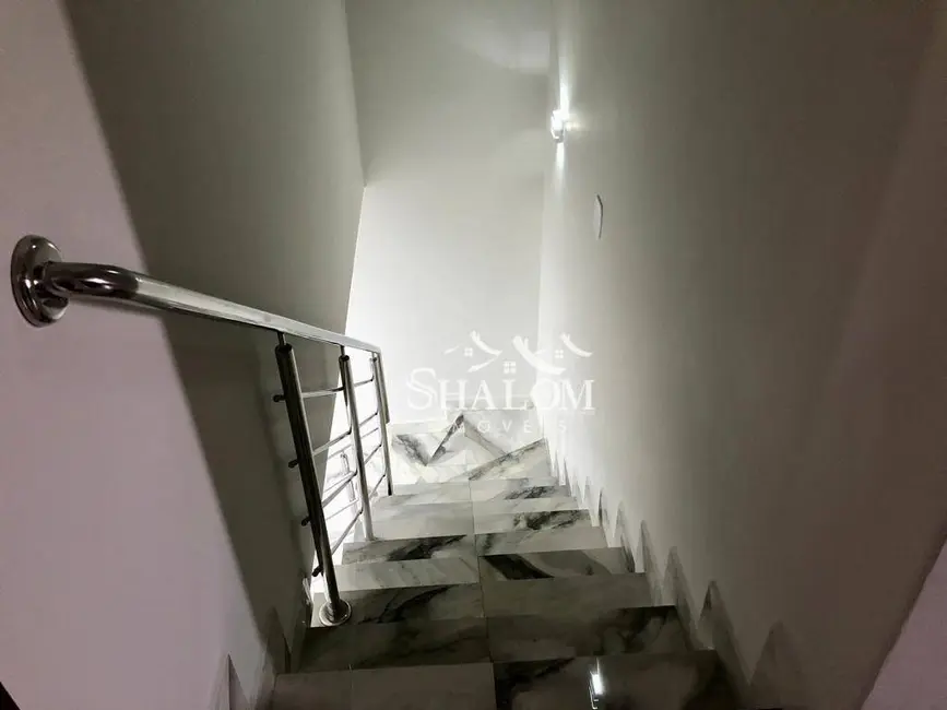 Sobrado com 3 quartos à venda, 150m2 em Jardim Diamante, Maringa - PR - imagem 9 Foto 9 de Sobrado com 3 quartos à venda, 150m2 em Jardim Diamante, Maringa - PR