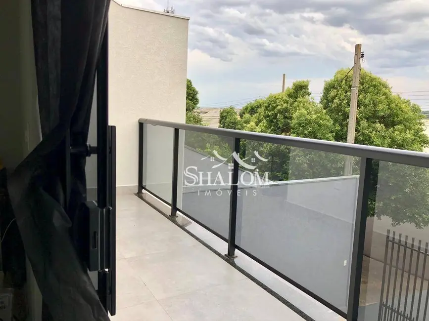 Sobrado com 3 quartos à venda, 150m2 em Jardim Diamante, Maringa - PR - imagem 3 Foto 3 de Sobrado com 3 quartos à venda, 150m2 em Jardim Diamante, Maringa - PR
