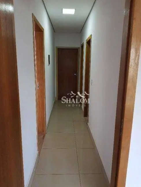 Casa com 3 quartos à venda, 250m2 em Jardim São Paulo II, Sarandi - PR - imagem 8 Foto 8 de Casa com 3 quartos à venda, 250m2 em Jardim São Paulo II, Sarandi - PR