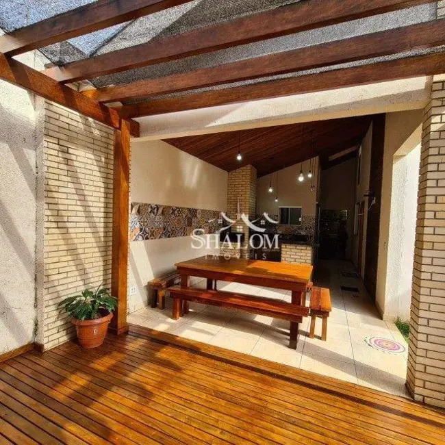 Casa com 3 quartos à venda, 315m2 em Conjunto Residencial Branca Vieira, Maringa - PR - imagem 5 Foto 5 de Casa com 3 quartos à venda, 315m2 em Conjunto Residencial Branca Vieira, Maringa - PR