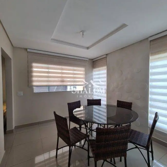 Casa com 3 quartos à venda, 315m2 em Conjunto Residencial Branca Vieira, Maringa - PR - imagem 4 Foto 4 de Casa com 3 quartos à venda, 315m2 em Conjunto Residencial Branca Vieira, Maringa - PR