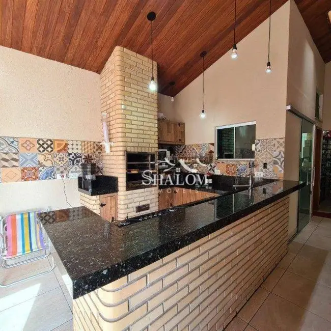Casa com 3 quartos à venda, 315m2 em Conjunto Residencial Branca Vieira, Maringa - PR - imagem 6 Foto 6 de Casa com 3 quartos à venda, 315m2 em Conjunto Residencial Branca Vieira, Maringa - PR