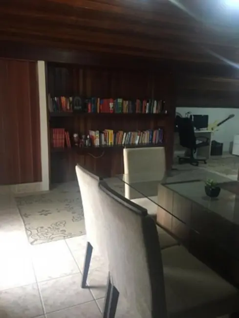 Foto 3 de Casa com 2 quartos à venda, 180m2 em Jardim Brasil, Caraguatatuba - SP