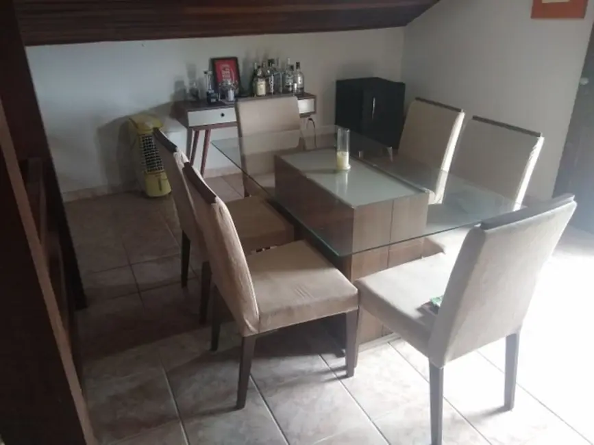 Foto 2 de Casa com 2 quartos à venda, 180m2 em Jardim Brasil, Caraguatatuba - SP