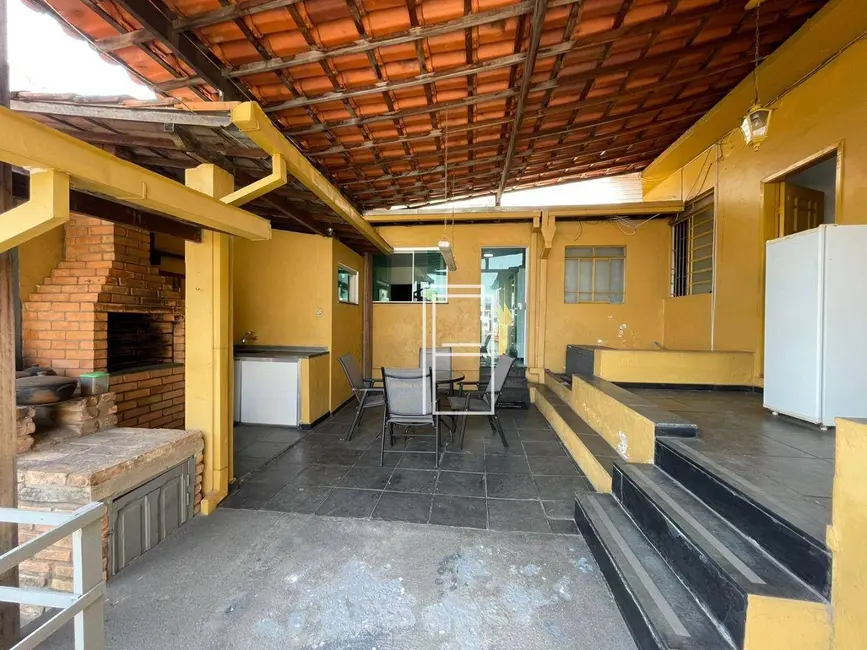 Casa com 3 quartos à venda, 400m2 em Sagrada Família, Belo Horizonte - MG - imagem 3 Foto 3 de Casa com 3 quartos à venda, 400m2 em Sagrada Família, Belo Horizonte - MG