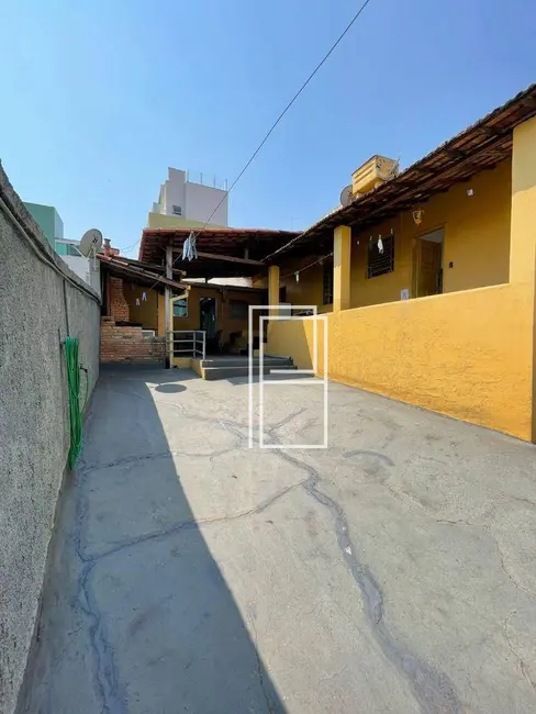 Casa com 3 quartos à venda, 400m2 em Sagrada Família, Belo Horizonte - MG - imagem 4 Foto 4 de Casa com 3 quartos à venda, 400m2 em Sagrada Família, Belo Horizonte - MG