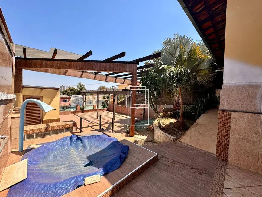 Foto 9 de Casa com 3 quartos à venda, 360m2 em Santa Inês, Belo Horizonte - MG