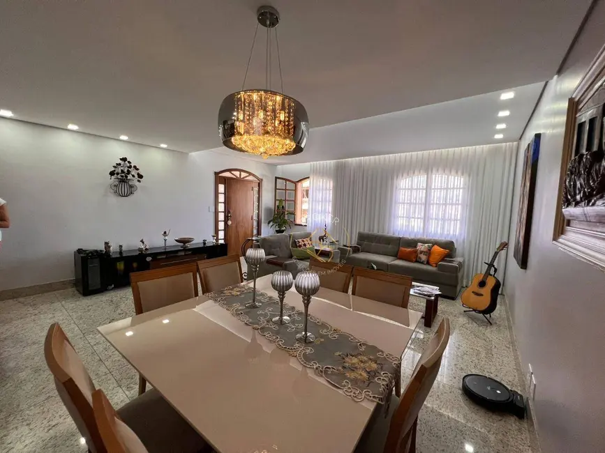 Foto 2 de Casa com 3 quartos à venda, 360m2 em Santa Cruz, Belo Horizonte - MG