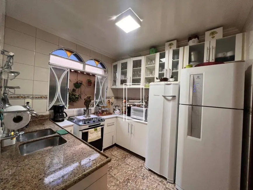 Casa com 3 quartos à venda, 230m2 em Goiânia, Belo Horizonte - MG - imagem 6 Foto 6 de Casa com 3 quartos à venda, 230m2 em Goiânia, Belo Horizonte - MG