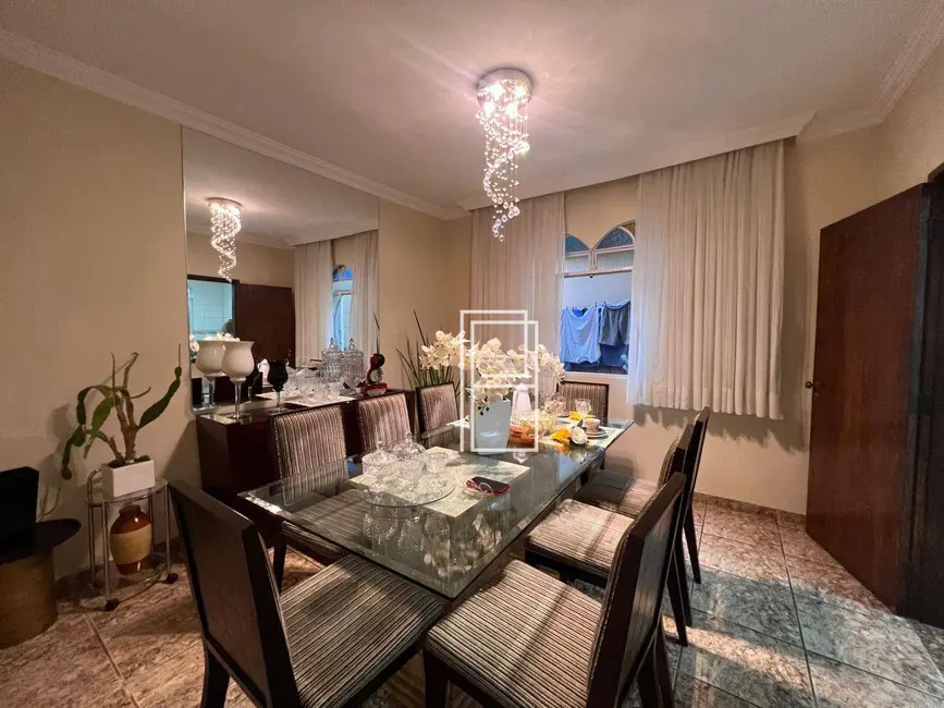 Casa com 3 quartos à venda, 230m2 em Goiânia, Belo Horizonte - MG - imagem 1 Foto 1 de Casa com 3 quartos à venda, 230m2 em Goiânia, Belo Horizonte - MG