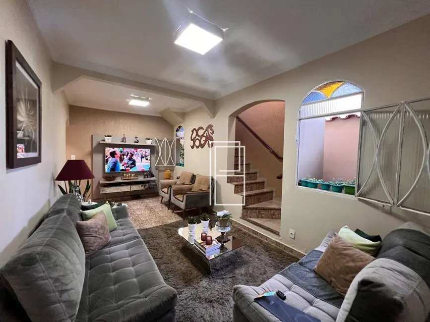 Casa com 3 quartos à venda, 230m2 em Goiânia, Belo Horizonte - MG - imagem 5 Foto 5 de Casa com 3 quartos à venda, 230m2 em Goiânia, Belo Horizonte - MG