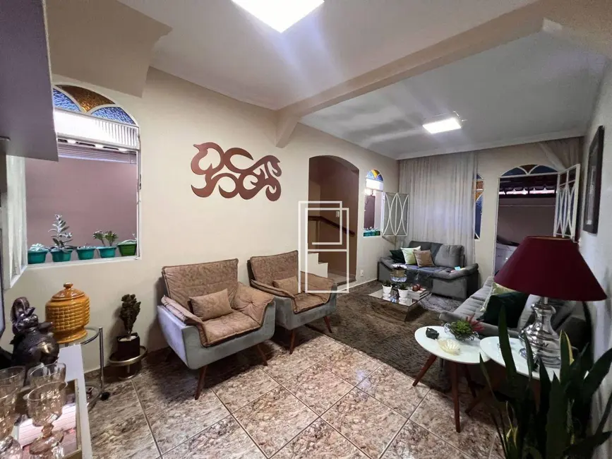 Casa com 3 quartos à venda, 230m2 em Goiânia, Belo Horizonte - MG - imagem 4 Foto 4 de Casa com 3 quartos à venda, 230m2 em Goiânia, Belo Horizonte - MG
