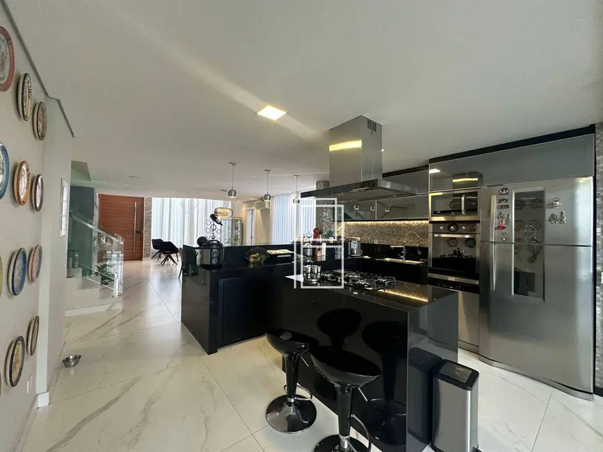 Casa de Condomínio com 4 quartos à venda e para alugar, 405m2 em Vespasiano - MG - imagem 5 Foto 5 de Casa de Condomínio com 4 quartos à venda e para alugar, 405m2 em Vespasiano - MG