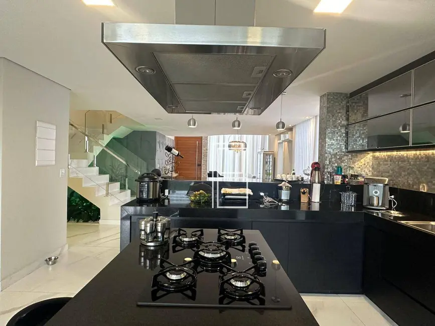 Casa de Condomínio com 4 quartos à venda e para alugar, 405m2 em Vespasiano - MG - imagem 7 Foto 7 de Casa de Condomínio com 4 quartos à venda e para alugar, 405m2 em Vespasiano - MG