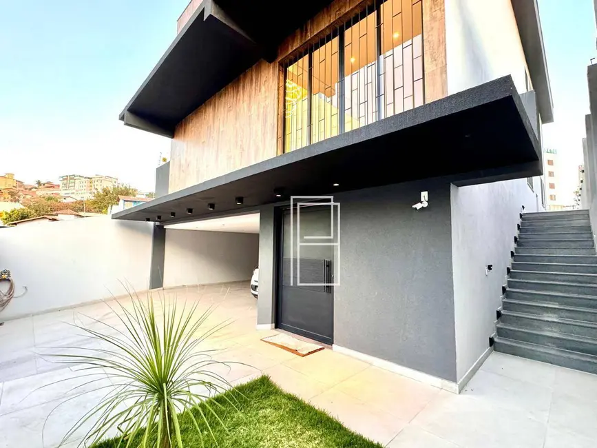 Casa com 3 quartos à venda, 410m2 em Fernão Dias, Belo Horizonte - MG - imagem 1 Foto 1 de Casa com 3 quartos à venda, 410m2 em Fernão Dias, Belo Horizonte - MG