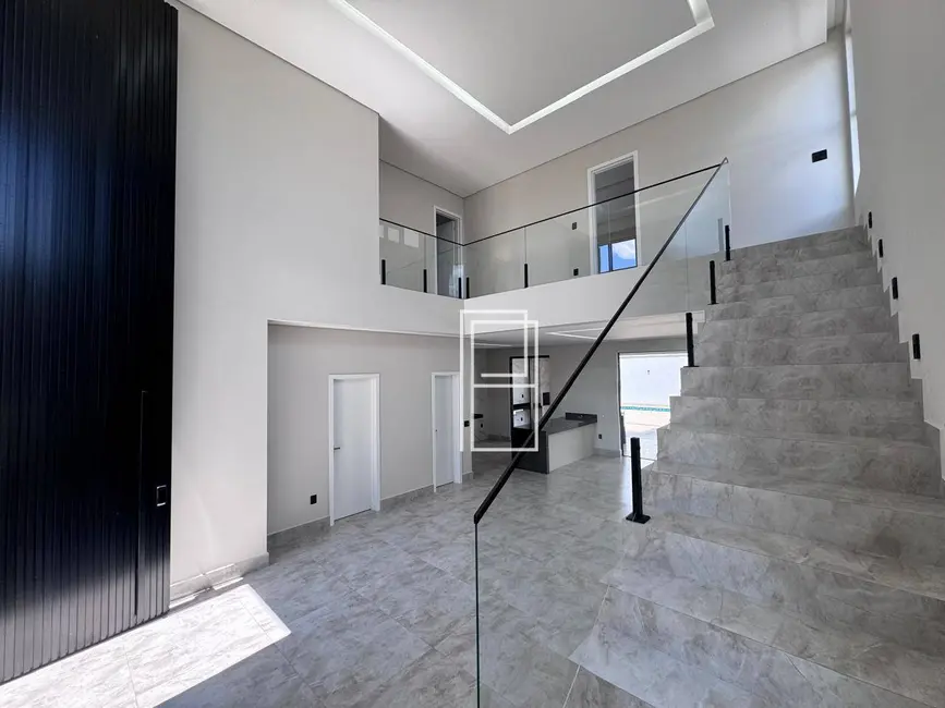 Foto 1 de Casa com 4 quartos à venda, 405m2 em Vespasiano - MG